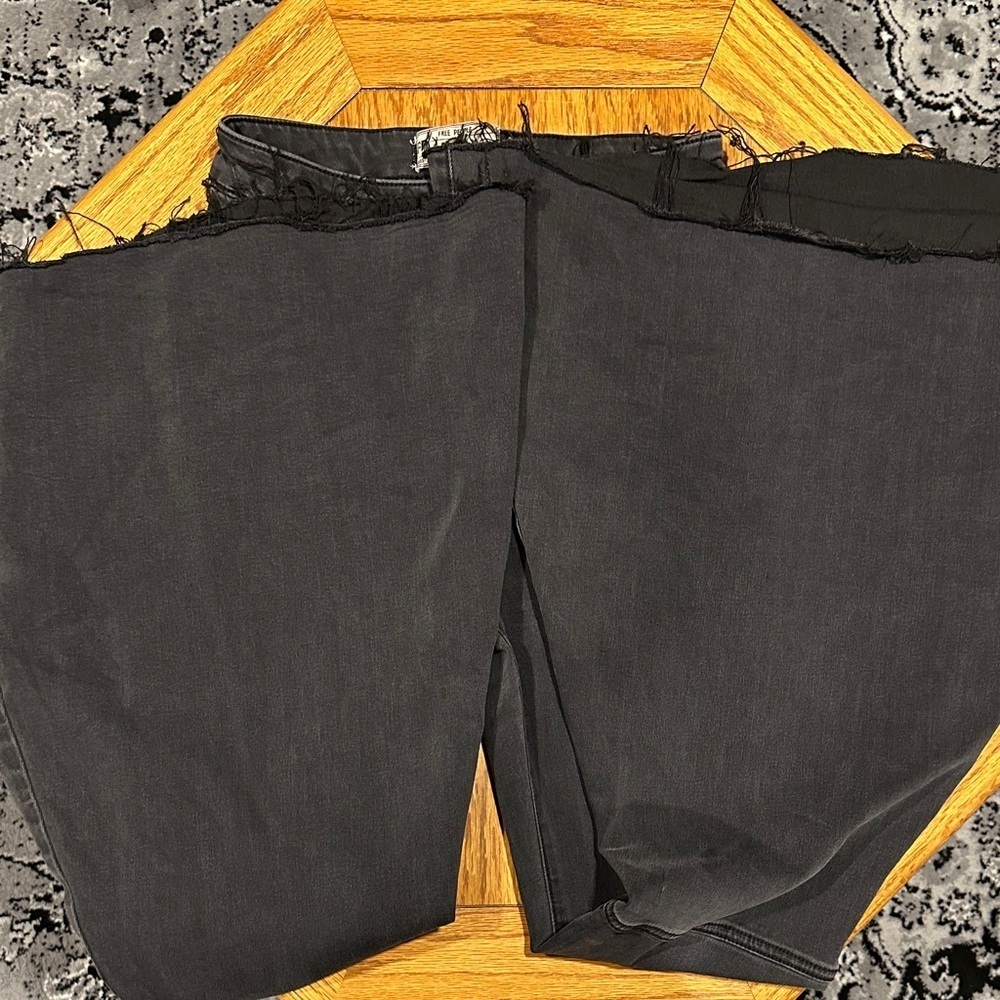 *FREE PEOPLE* Charcoal Denim Super Flare Jean Pants Size 26 - Picture 7 of 10